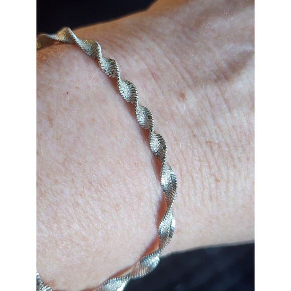 Sterling Silver 925 Italy 7” Twisted Herringbone Bracelet Signed SU 3gm - Picture 9 of 13